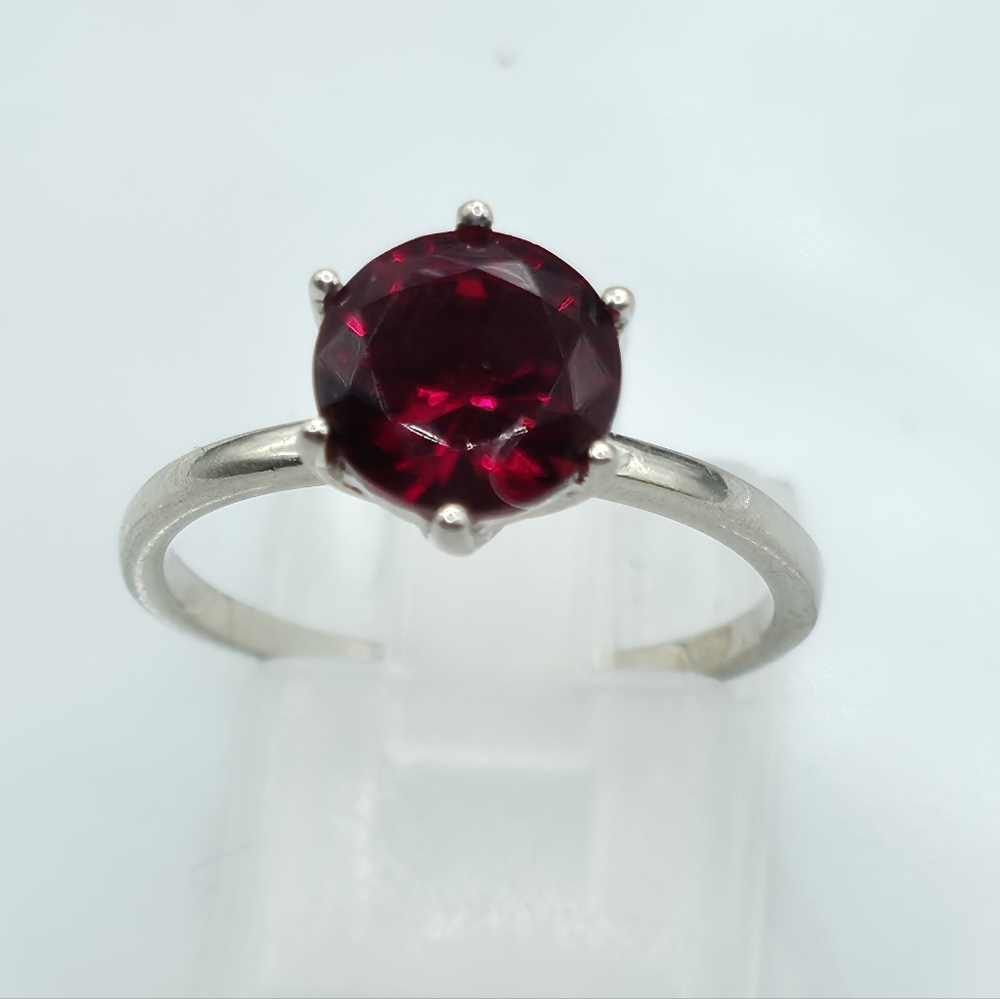 Spectacular Pyrope Garnet Solitaire Ring